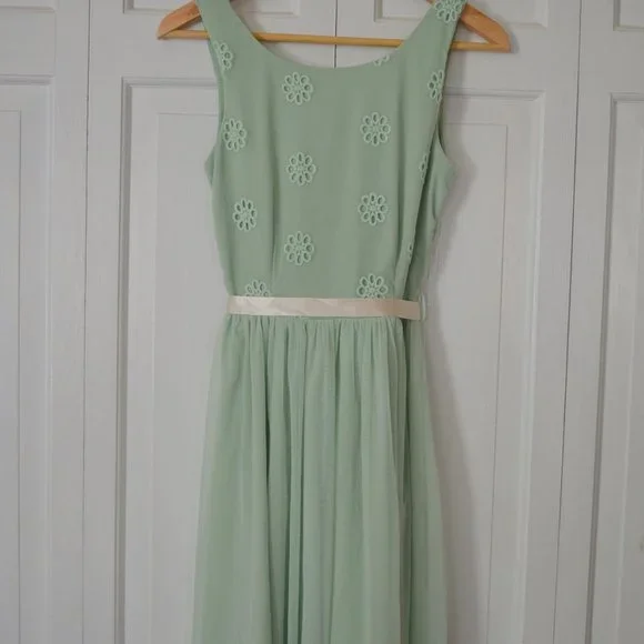 green emerald velvet dress Mystic Garden Floral Smocked Midi Dress in Hunter Green Curves 3XL / Hunter-Green main image 1